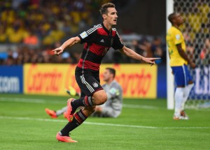 Con su grito ante Brasil, Klose se convirtió en goleador histórico de los mundiales. Foto de Laurence Griffiths/Getty Images South America / Vía Zimbio