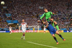 Rizzoli no cobró un claro penal de Neuer sobre Higuaín. Foto de aurence Griffiths/Getty Images South America / Vía Zimbio