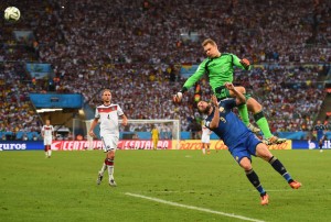 Rizzoli no cobró un claro penal de Neuer sobre Higuaín. Foto de aurence Griffiths/Getty Images South America / Vía Zimbio 