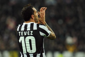 Con la 10 de Juventus, aquella que usò Del Piero. Tevez asumió el desafío y salió ganador. Foto de Valerio Pennicino/Getty Images Europe. Vía Zimbio