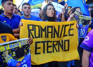 La marcha de los hinchas de Boca, en mayo pasado, para pedir la continuidad de Riquelme. Un momento que conmovió al 10. Foto de Walter Papasodaro.