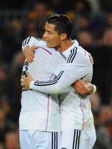 Cristiano Ronaldo aprovechó un taco delicioso de Benzema para darle el empate al Madrid. Foto David Ramos / Getty Images Europe / Vía Zimbio