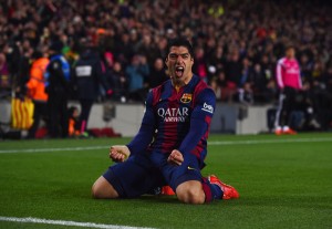 Suárez se llena de boca para darle el triunfo a Barcelona en el clásico. Foto de David Ramos / Getty Images Europe / Vía Zimbio