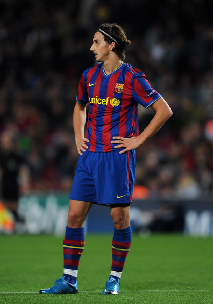 Zlatan Ibrahimovic y una imagen que retrata sus tiempos en Barcelona. Sólo estuvo una temporada.