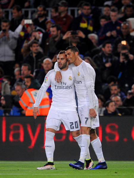 Cristiano Ronaldo festeja con Jesé su gol en el Camp Nou, el que le dio el triunfo al Real Madrid. Foto de Alex Caparros /Getty Images Europe / Vía Zimbio.