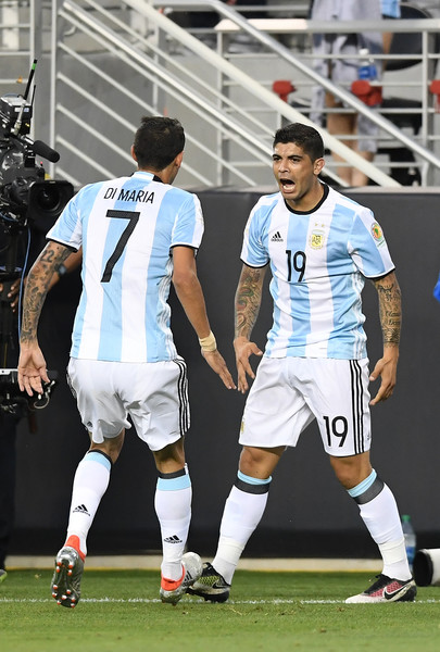 Con goles y juego, Banega y Di María fueron figuras de Argentina en el estreno de la Copa América. Foto de Thearon W. Henderson / Getty Images North America