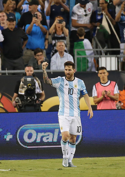 Messi ya alcanzó el récord goleador de Batistuta y vuelve a hacer historia en la Selección. Foto de Jim Rogash / Getty Images North America / Vía Zimbio